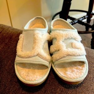 Ugg brand sz 6 blue fuzzy inside /outside slippers